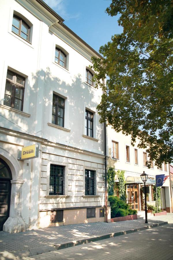 Hotel Dream Trnava Luaran gambar