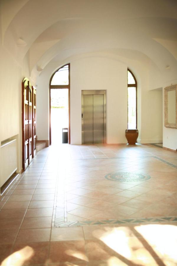 Hotel Dream Trnava Luaran gambar