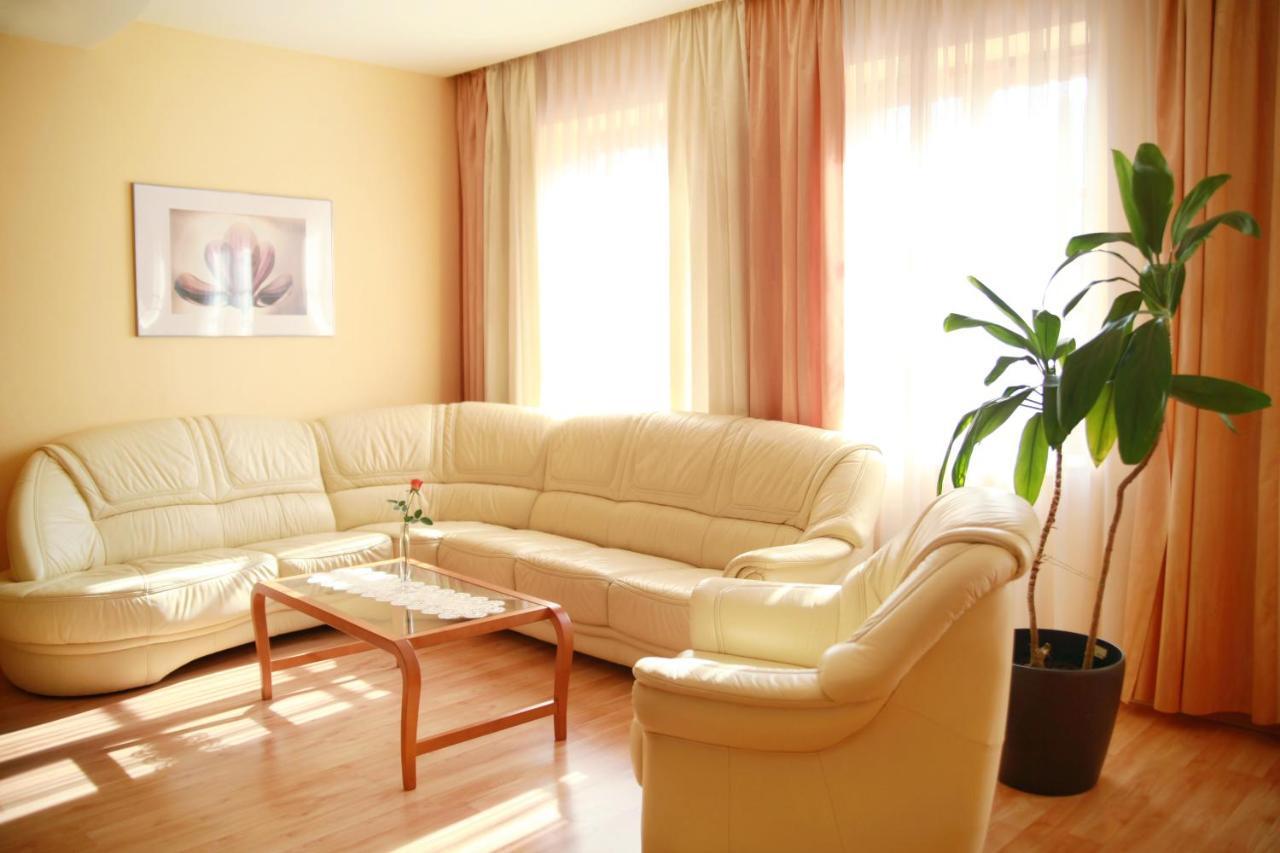 Hotel Dream Trnava Luaran gambar