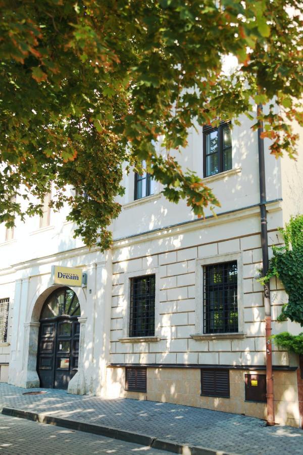 Hotel Dream Trnava Luaran gambar
