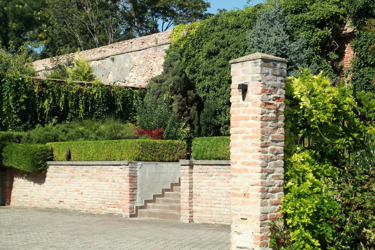 Hotel Dream Trnava Luaran gambar