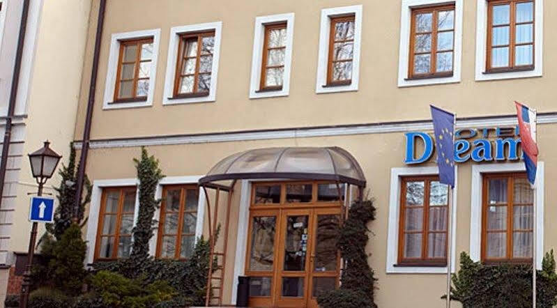 Hotel Dream Trnava Luaran gambar