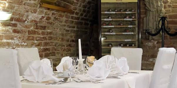Hotel Dream Trnava Luaran gambar