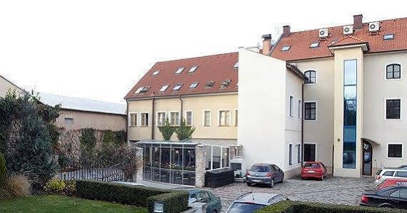 Hotel Dream Trnava Luaran gambar